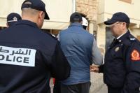 اعتقال 5 شبان بمراكش مزقوا العلم الوطني و "تبولوا "عليه