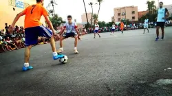 دوري رمضاني يتحول إلى مأساة بعد وفاة مفاجئة لقاصر وسط الملعب في طنجة