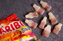 العثور على حشيش داخل أشهر حلويات "جيلاتين كولا" والشرطة تبدأ التحقيقات