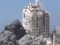 بالفيديو.... لحظة انهيار برج "المشتهى" في غزة في "مشهد مأساوي"..