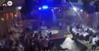 رد فعل فتاة فاجأها حبيبها بطلب الزواج في حفل زفاف صديقتها