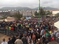 بالصور : حشود من القبايليين يخرجون للشارع للمطالبة باستقلالهم عن الجزائر
