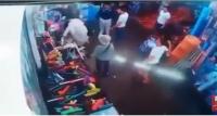 لحظة اعتداء شاب على بائع في سوق كاساباراطا بمدينة طنجة