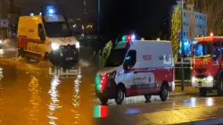 ليلة بيضاء عاشتها السلطات بطنجة بعدما غمرت مياه الأمطار مدخل المدينة في طريق تطوان