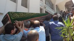 في واقعة غريبة.. مكالمة هاتفية تحول مراسيم عزاء شابين إلى عرس حقيقي