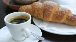 لتجنب اضطرابات الجهاز الهضمى.. 5 أطعمة لا تتناولها مع القهوة