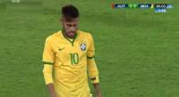 بالفيديو : نيمار يتعرض لموقف طريف اثناء مغادرته الملعب