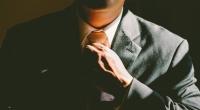 يدفع آلاف الدولارات للتأكد من إخلاص حبيبته