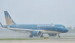 فيتنام تجلي آلاف السكان مع اقتراب إعصار بوالوي من السواحل