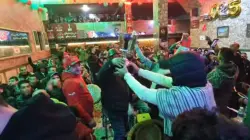 أجواء حماسية بطنجة.. الجماهير تشعل الأحياء وتشجع “الأسود” أمام نيجيريا: بغينا الكأس