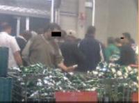 سكايريا" و"كرابا بالعلالي" كل مساء ببوابة خاصة ببيع الخمور بأحد المتاجرالممتازة بمدخل مدينة أكادير
