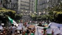 وفاة متظاهر مع خروج أكبر احتجاجات في الجزائر ضد العهدة 5 لبوتفليقة…