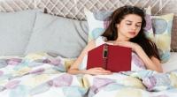 لهذا السبب تجنبي فرد شعرك أثناء النوم