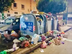 جماعة "المنصوري" توضح أسباب "غرق مراكش في الأزبال"