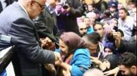 هكذا تعامل ابن كيران مع هذه السيدة التي أرادت أخذ الكلمة