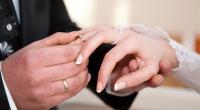 تزويج رجل وامرأة في إندونيسيا للقائهما بعد التاسعة مساء