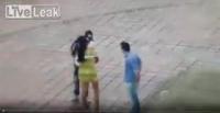 بالفيديو.. شاهد ماذا حدث للص اقتحم موعدا غراميا بين شاب وفتاة وسرقهما