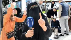 إغماءات وصراخ أمام ولاية طنجة.. غضب عارم ضد "العمران" بسبب تأخر تسليم البقع الأرضية
