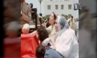 لقطات نادرة لعائلات قتلى أحداث الصخيرات الإنقلابية وهم يبكون بحضور الحسن الثاني