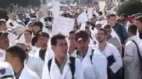 الأساتذة المتدربون يحتجون أمام وزارة بلمختار