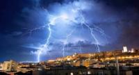 أجواء غائمة وزخات رعدية منتظرة اليوم بعدد من مناطق المغرب