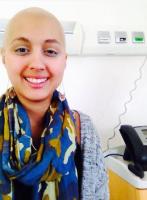 طالبة مغربية تحارب السرطان بالإبتسامة