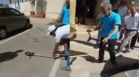 ردوا البال.. مواطن من تمارة يكتشف وجود أفعى كبيرة داخل سيارته