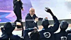 إنفانتينو يحيّي الجماهير المغربية في نهائي كأس العالم للسيدات ويلتقط صورًا تذكارية معهم