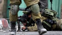 طعن جندي إسرائيلي ومقتل مهاجميه الفلسطينيين في الضفة الغربية