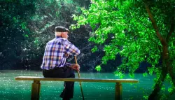 مسن يقتل والده في اليونان.. والدوافع غامضة