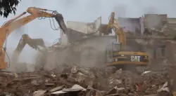 السلطات المحلية بالبيضاء تشرع في هدم المنازل الآيلة للسقوط ببوطويل ودرب الانجليز بالمدينة القديمة