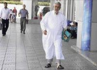 رئيس الحكومة يؤدي صلاة التراويح بالشارع