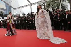 مهرجان "كان" العالمي يحرج نظراءه العرب.. العري والملابس الشفافة ممنوعان فوق البساط الأحمر