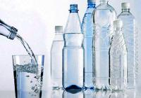 دعوات لمنع استخدام الأكياس البلاستيك والزجاجات على مستوى العالم