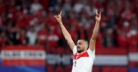 "اليويفا" تعاقب لاعب منتخب تركيا "ديميرال" بسبب إشارة "الذئاب الرمادية"!