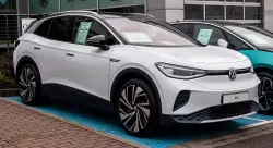 انهيار المبيعات يُجبر فولكس واجن على خفض إنتاج سيارتها الكهربائية ID.4 المنافسة لتسلا موديل Y