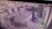 في حادثة تحبس الأنفاس.. شرطي ينقذ طفلا بأعجوبة