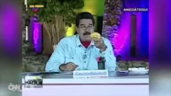 قذف الرئيس بفاكهة على رأسه فأهدى القاذف منزلا