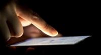 4 أسباب تمنعك من النظر في هاتف شريك حياتك