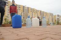 الجزائر: إغلاق عدة طرق بالعاصمة احتجاجا على التذبذب في توزيع الماء الصالح للشرب