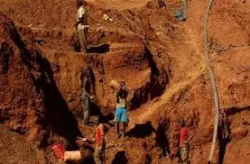 انهيار أرضي في منجم ذهب بالكونغو الديمقراطية يخلف عشرات القتلى