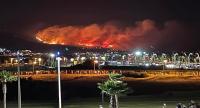 اعتقال 4 مشتبه فيهم.. الجهود متواصلة لإخماد حريق غابة "المضيق-كابونيغرو" قبل وصوله إلى المركبات السياحية الآهلة بالسكان