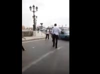 فيديو مثير...رجال أمن يطاردون مجرما يحمل سيفا وسط طنجة وشرطي مرور ينقذ الموقف بطريقة غير متوقعة