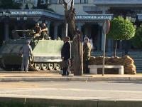 ماذا تفعل دبابة لبنانية و علم الولايات المتحدة الأمريكية بقلب طنجة ؟