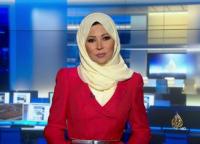 أزمة بين مذيعة الجزيرة خديجة بن قنة و صحيفة جزائرية بسبب صورة فاضحة (فيديو)