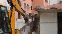 إغلاق "زنقة" وبناء مطابخ وحمامات بالحي المحمدي يستنفر السلطات المحلية بمنطقة المسيرة