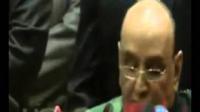 الرئيس مرسي يحيي الشعب بعد الحكم عليه  والتليفزيون المصري يقطع الإرسال