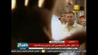 علاء مبارك يحاول منع الكاميرا من التصوير