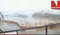 آثار الأمواج على كورنيش الدار البيضاء