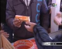 إشكالية ما يبيعه الباعة المتجولين أمام المدارس